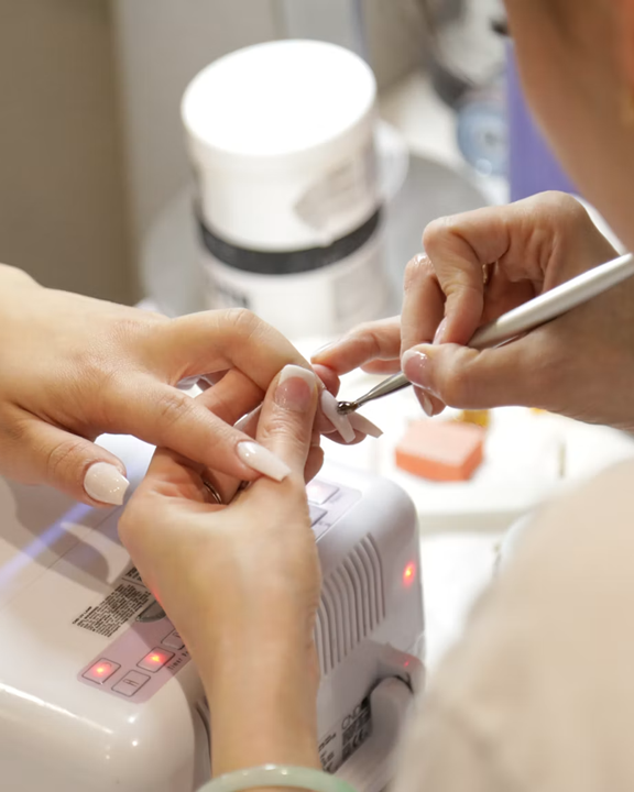 Manicura profesional en el centro Irene Cazorla